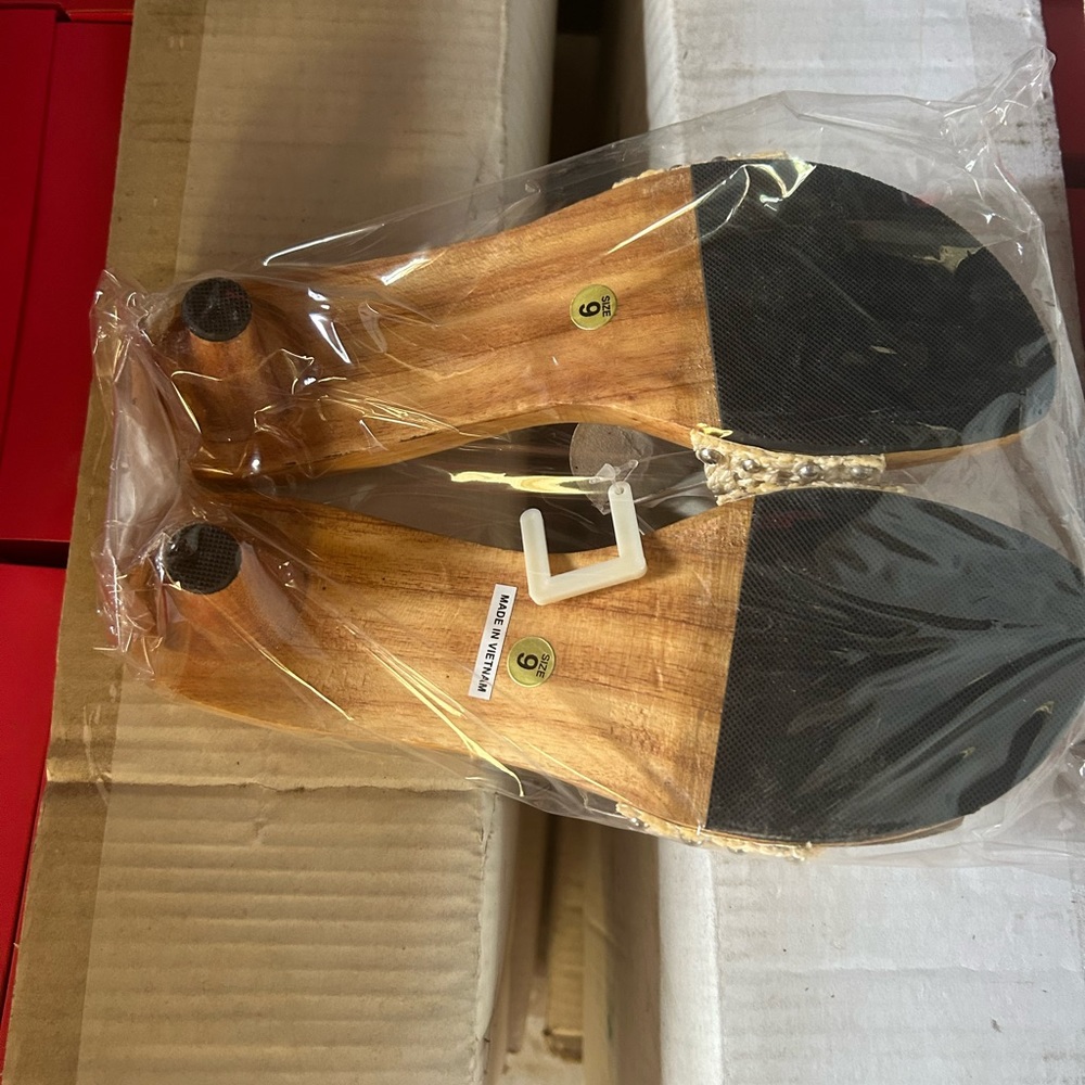 Sandals - Picture 10 of 15